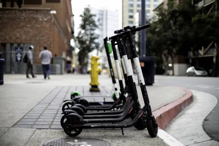 picture focus assurance et trottinette electrique.jpg