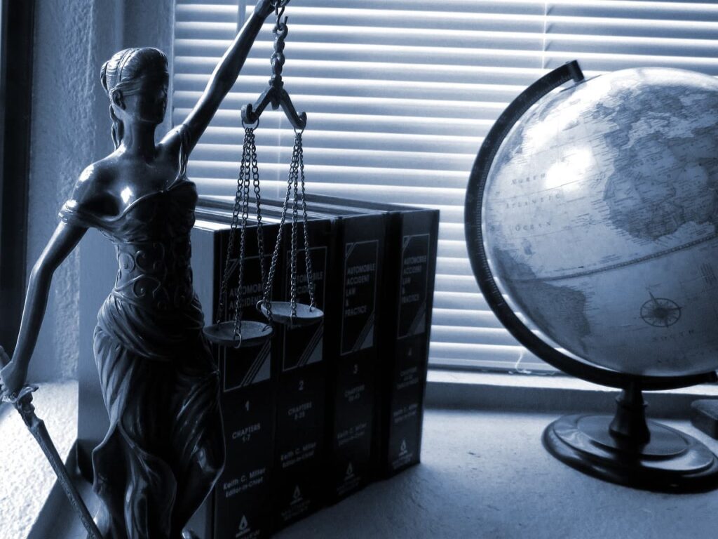 lady justice 2388500 1280 (1)